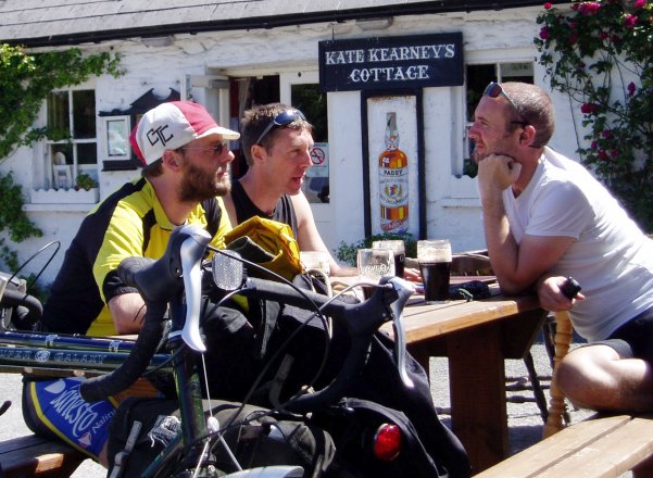 A well earned break for the team with 5 miles behind them.